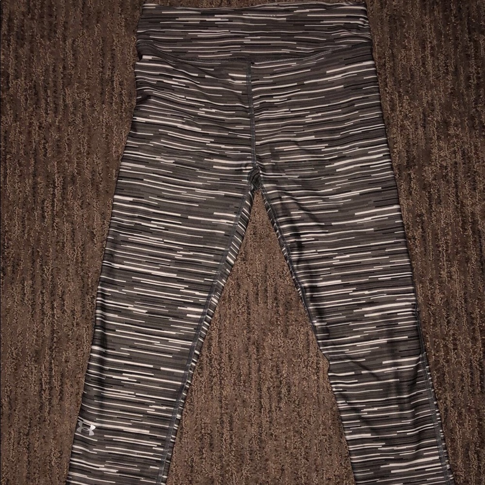 Size small under armour athletic capris